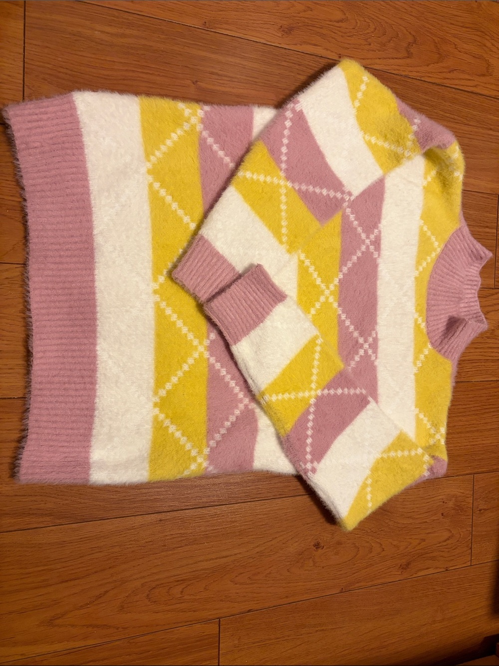 Women's Pastel Argyle Crewneck Sweater - Pink, Yellow & Cream